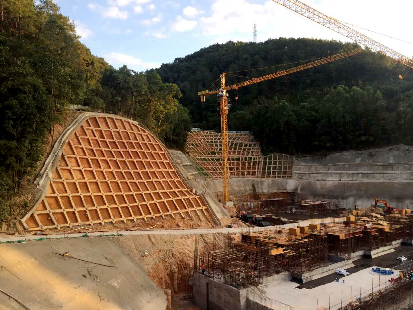 梅州客天下邊坡支護工程1.jpg 梅州客天下邊坡支護工程1.jpg