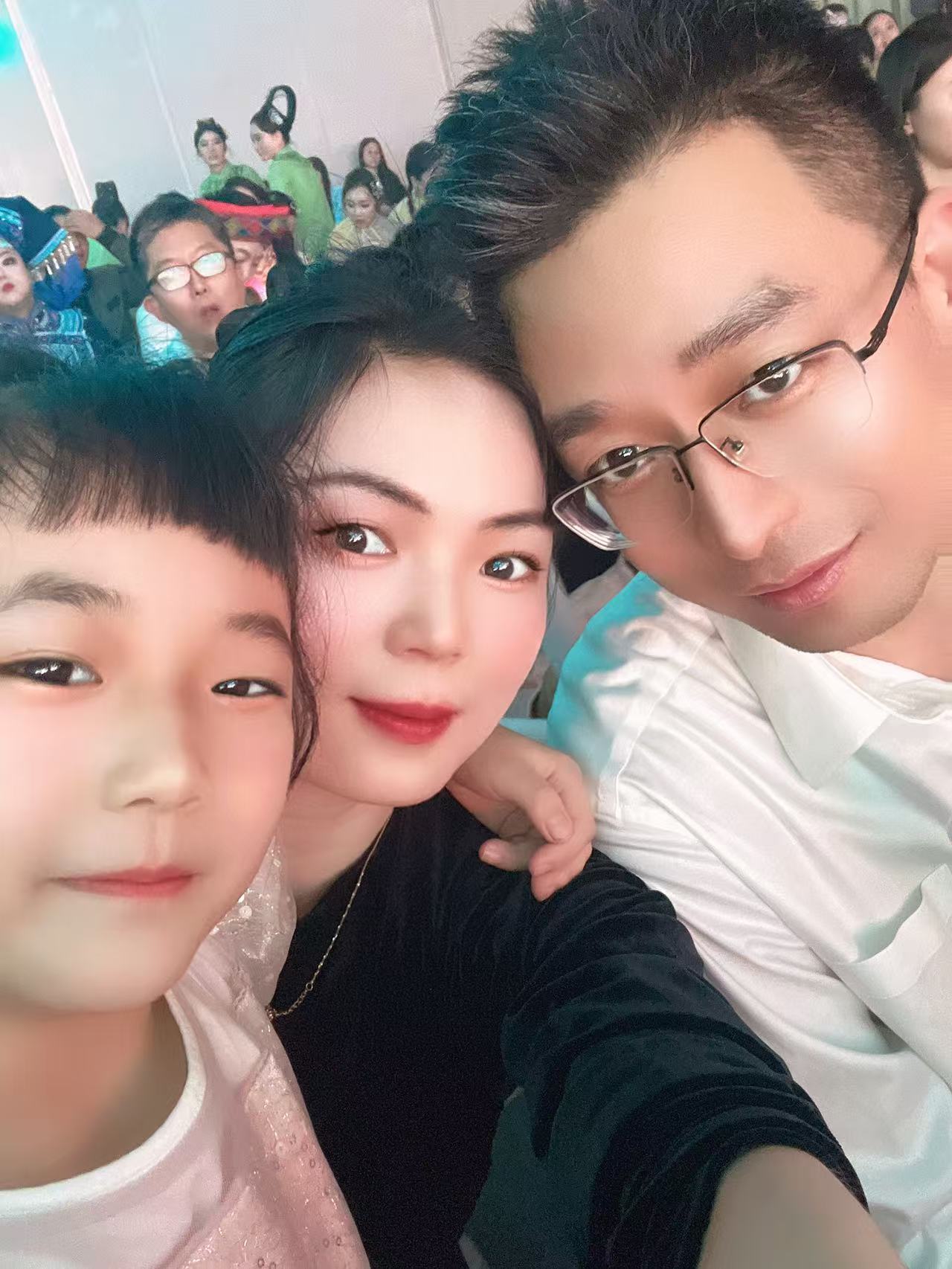 殷躍杰家庭.jpg 殷躍杰家庭.jpg